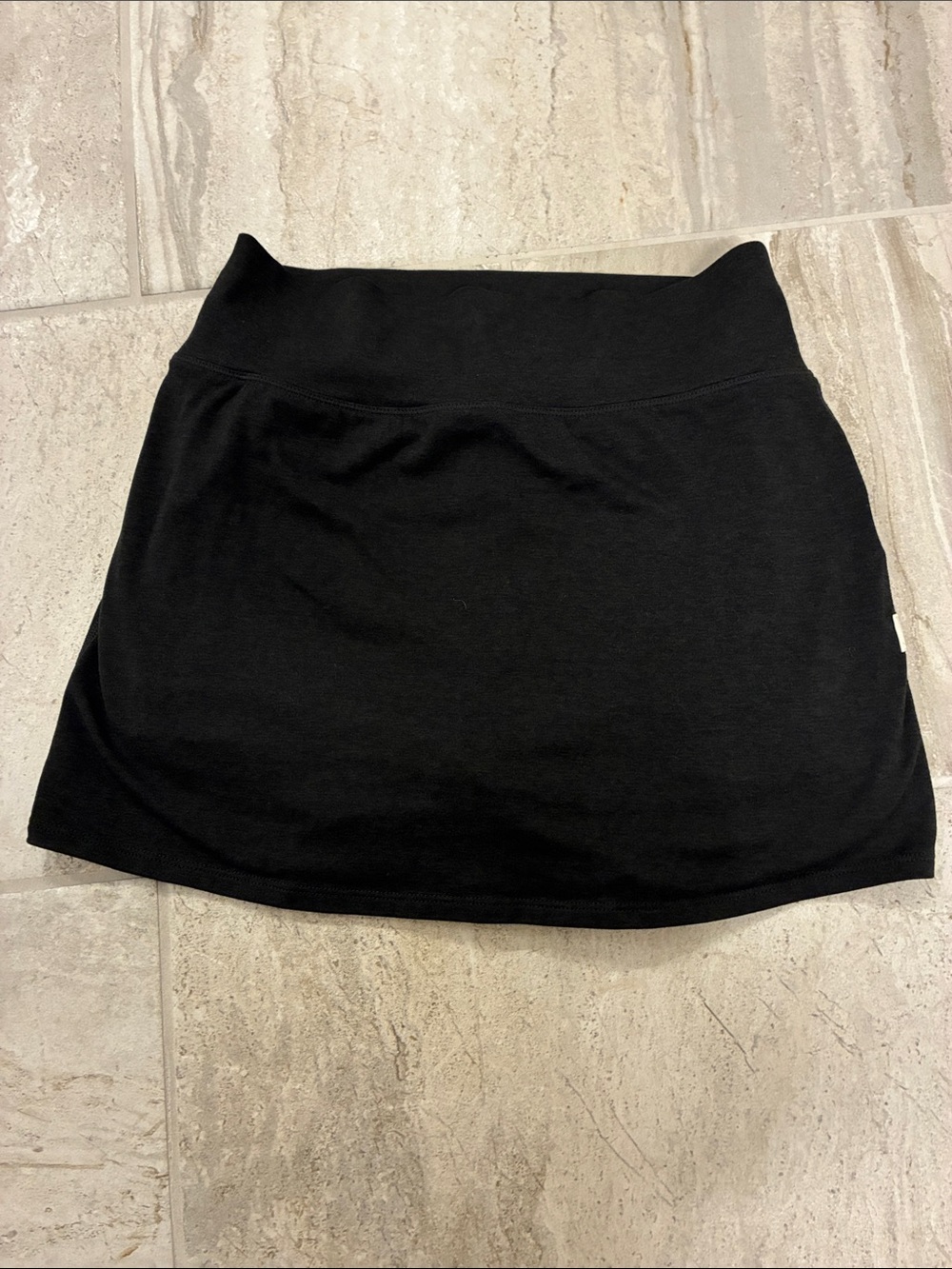 Vuori Halo Performance Black Heather Skirt